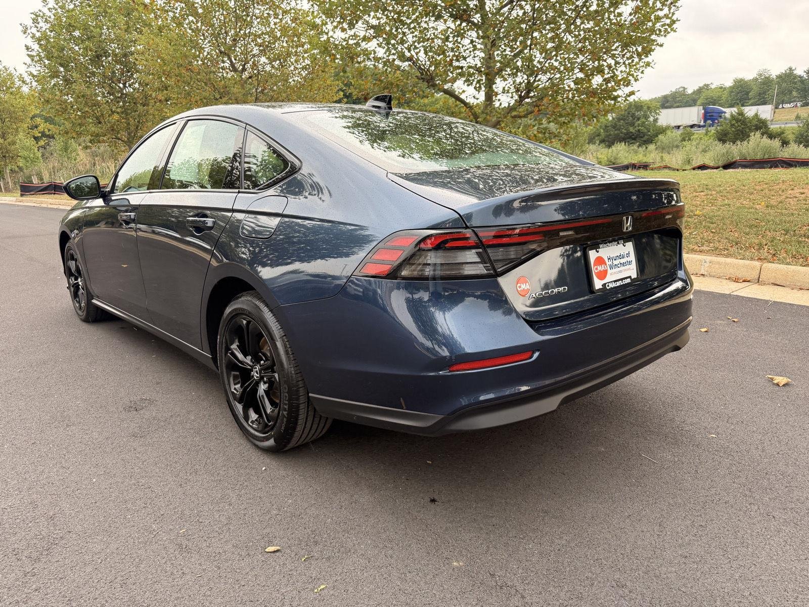 Used 2025 Canyon River Blue Metallic Honda SE image 7