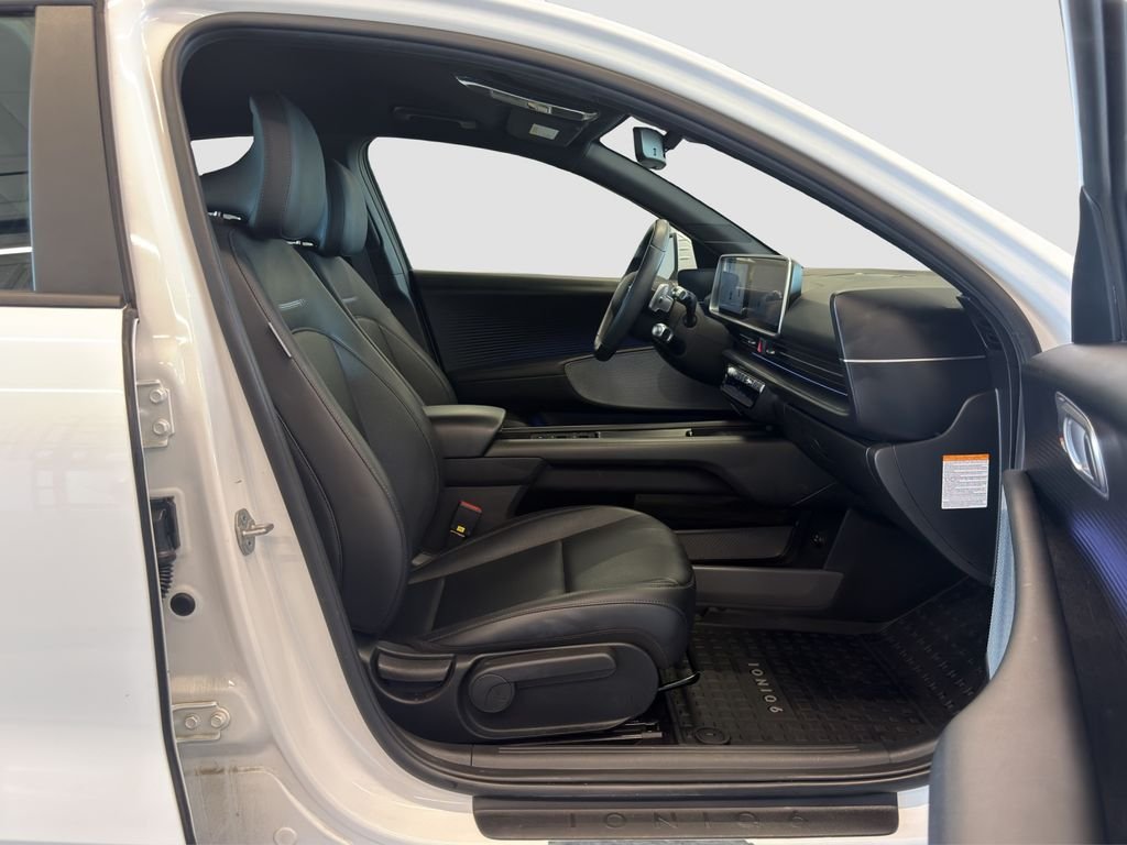 Used 2024 White Hyundai SEL image 18