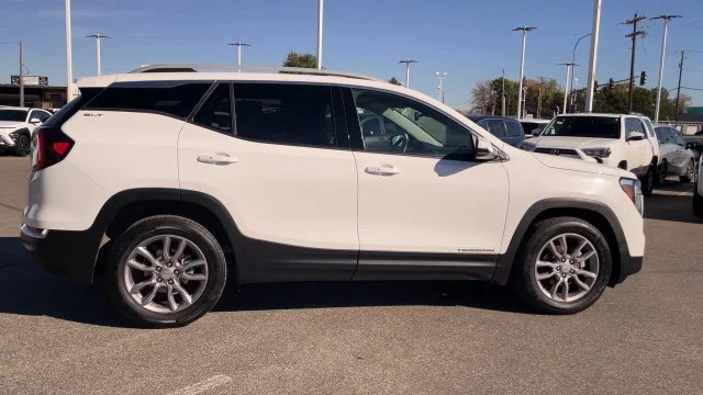 Used 2024 White GMC SLT image 2