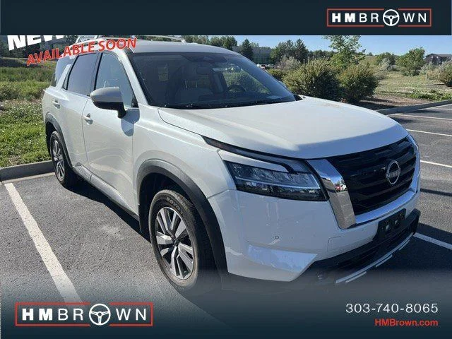 2022 Nissan Pathfinder SL 4WD's photo