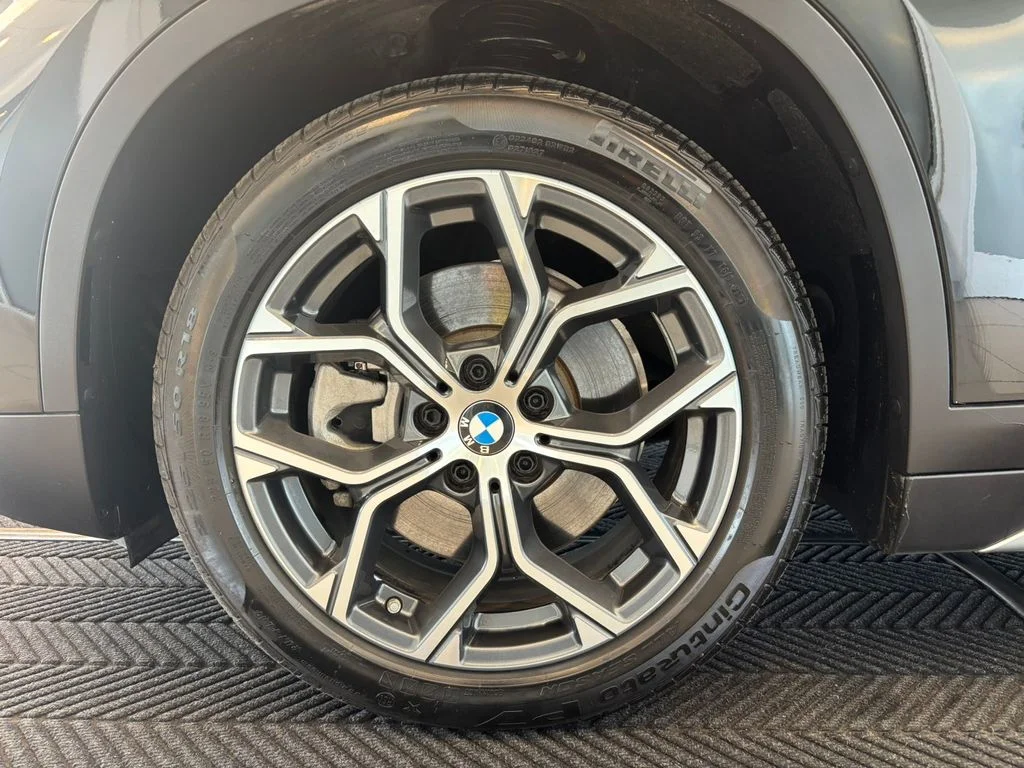 Used 2021 Black BMW xDrive28i image 11