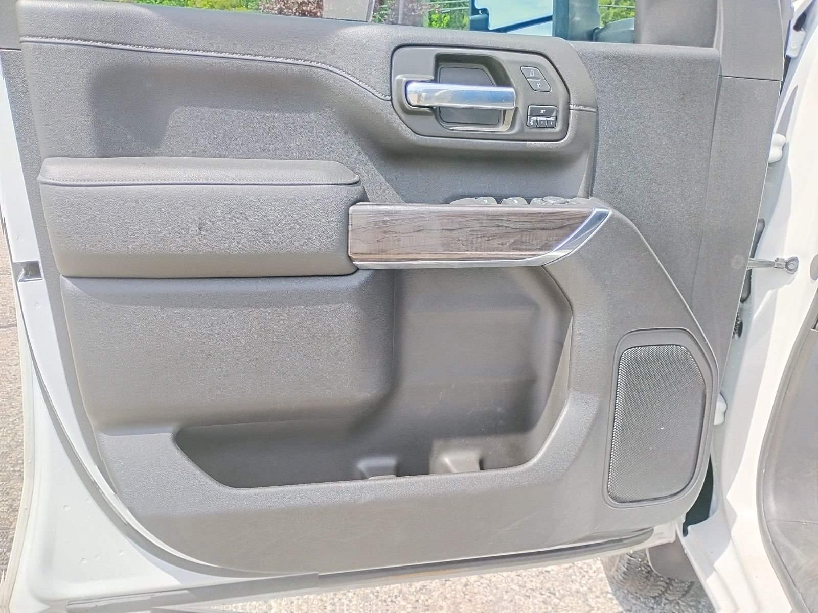 Used 2022 White Chevrolet LTZ image 14
