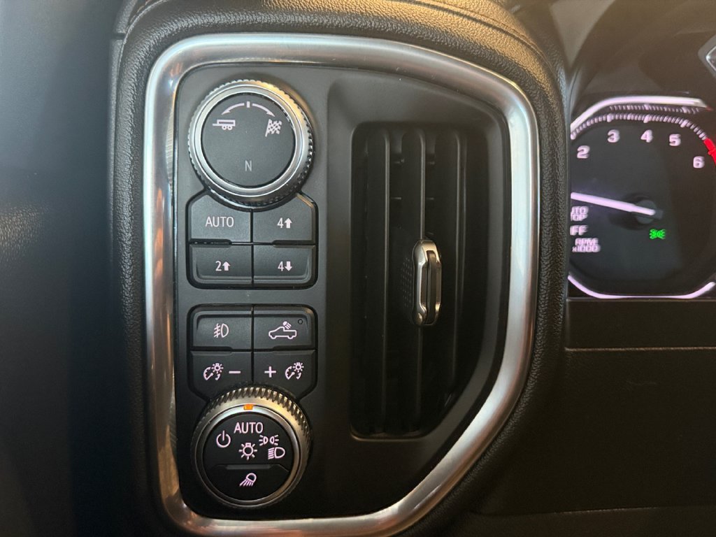 Used 2019 White GMC AT4 image 25