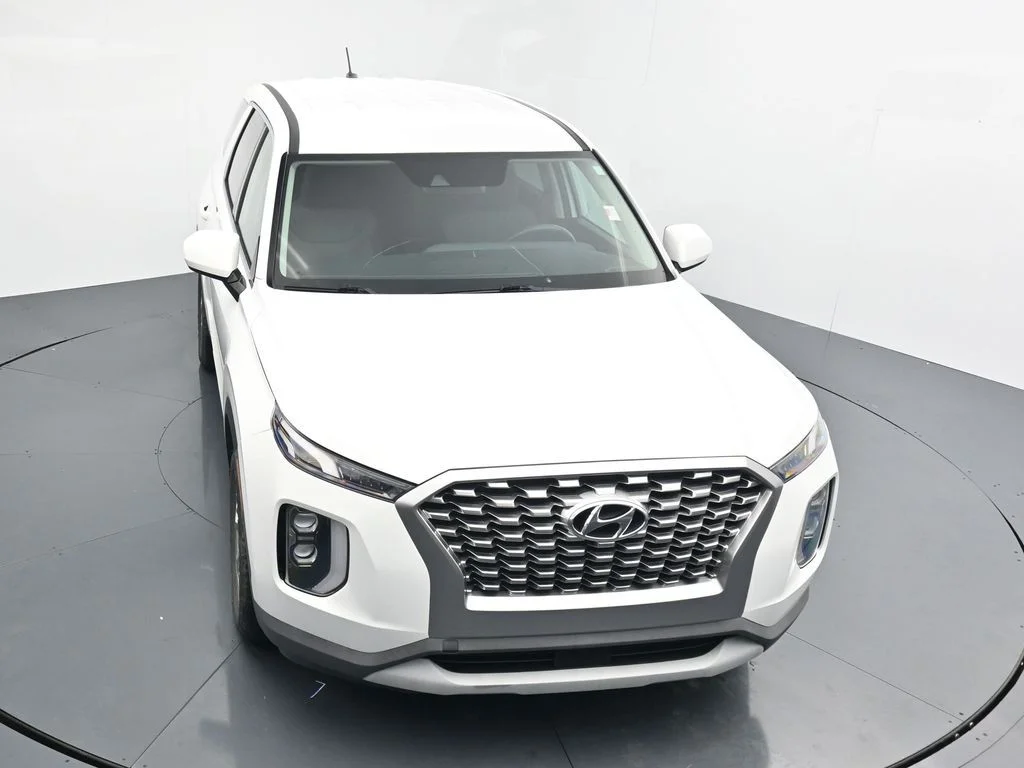 Used 2021 White Hyundai SE image 21