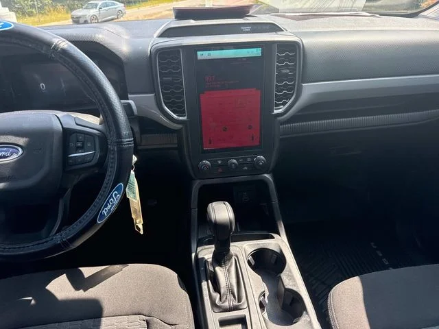Used 2025 Beige Ford XL image 19
