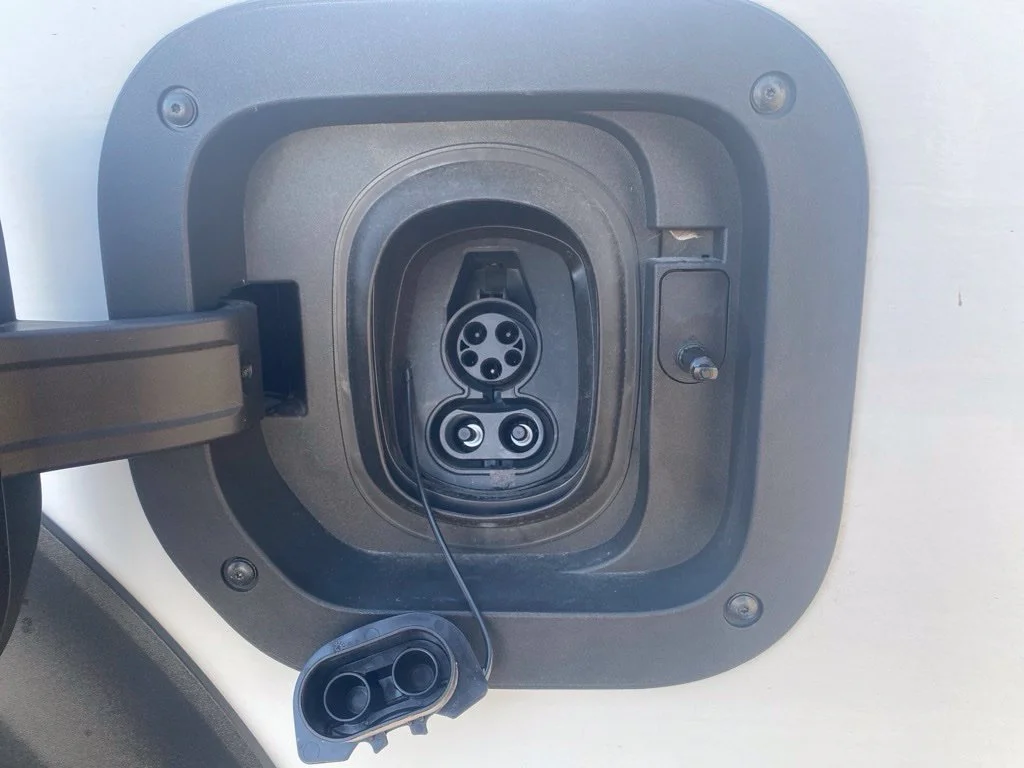 Used 2025 Oyster White Chevrolet EJY image 26