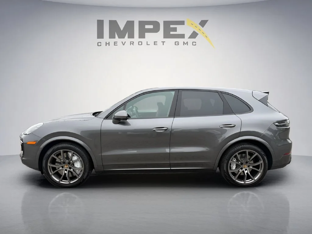 Used 2022  Porsche Turbo image 2