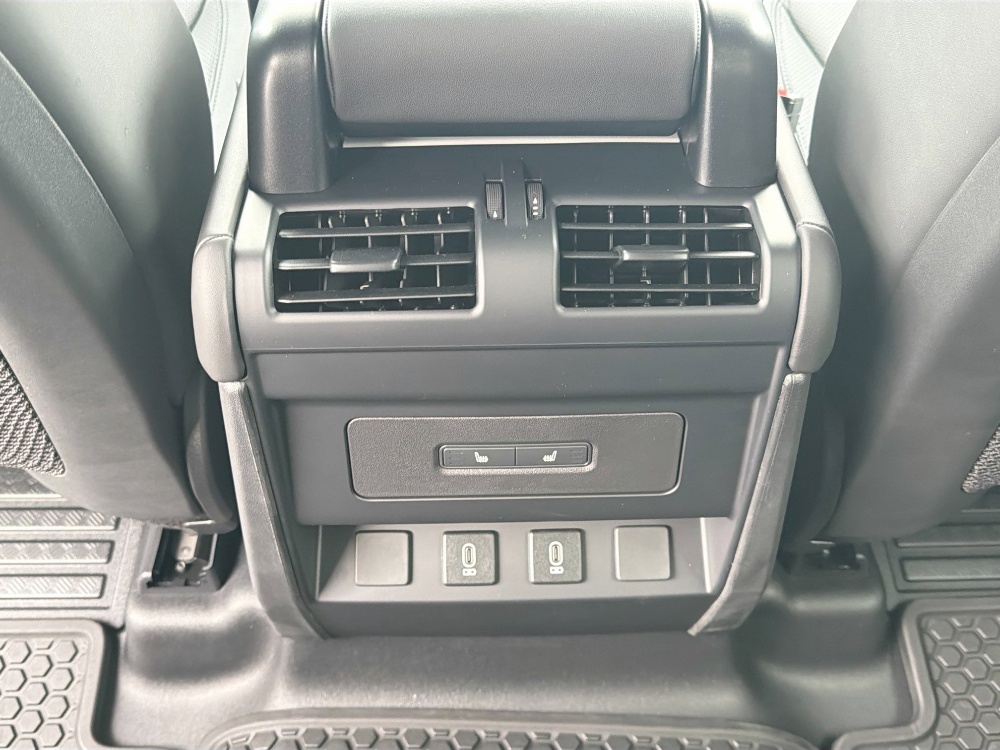 2026 Land Rover Defender X-Dynamic SE - Photo 19