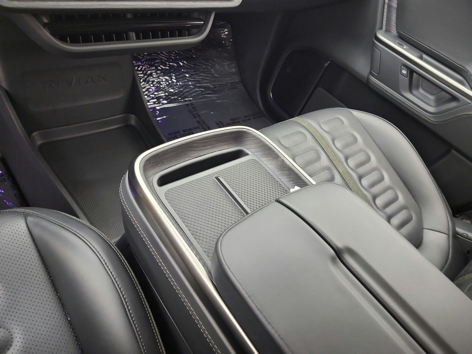 Used 2025 Glacier White Rivian Adventure image 13