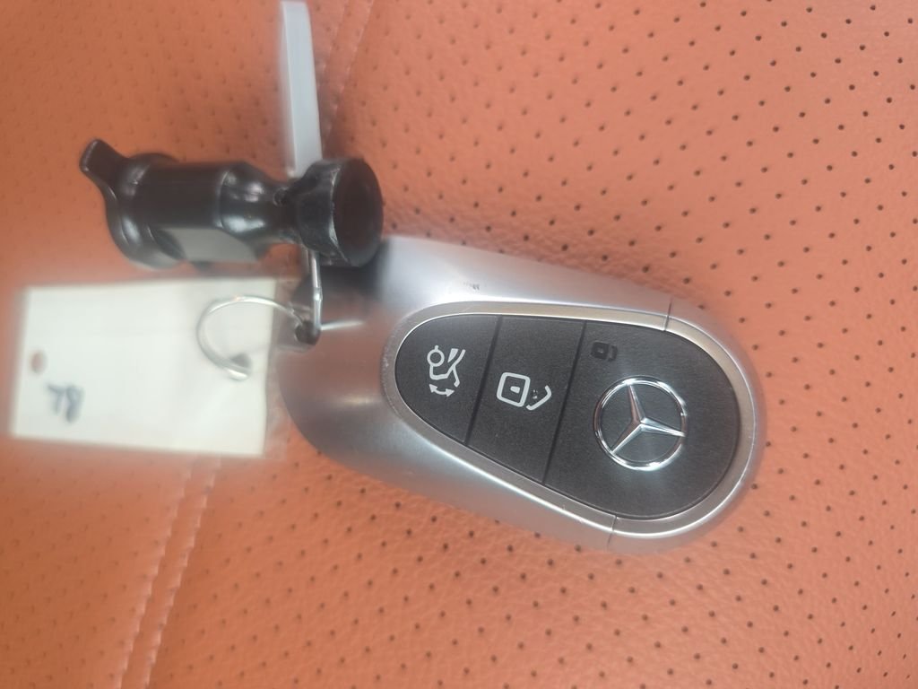 Used 2026 White Mercedes-Benz GLC 300 image 29