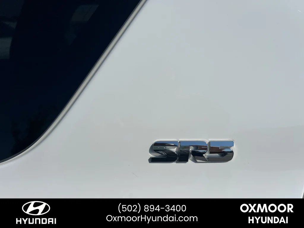 Used 2016 Super White Toyota SR5 image 7