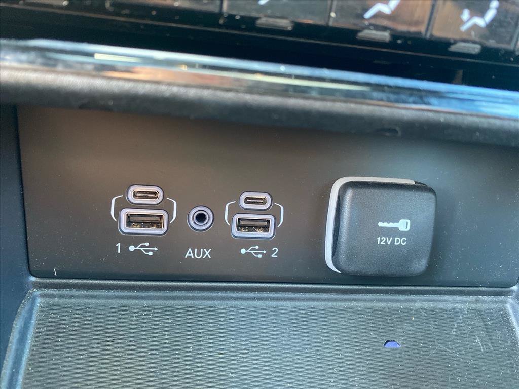 Used 2023 Diamond Black Crystal Pearlcoat Jeep Altitude image 13