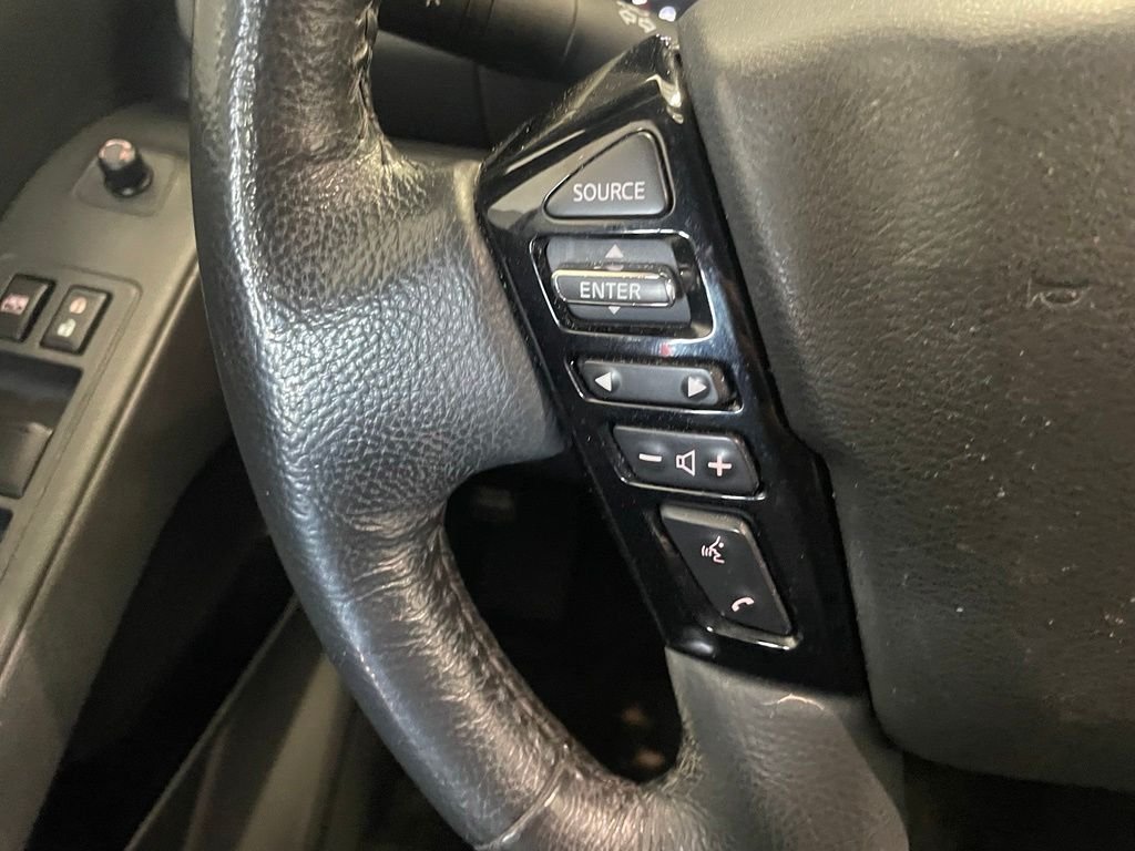 Used 2022 Red Nissan PRO-X image 13