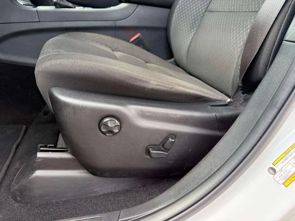 Used 2020 White Jeep Laredo E image 16