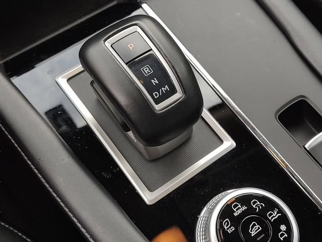 Used 2023 Silver Mitsubishi SE image 19