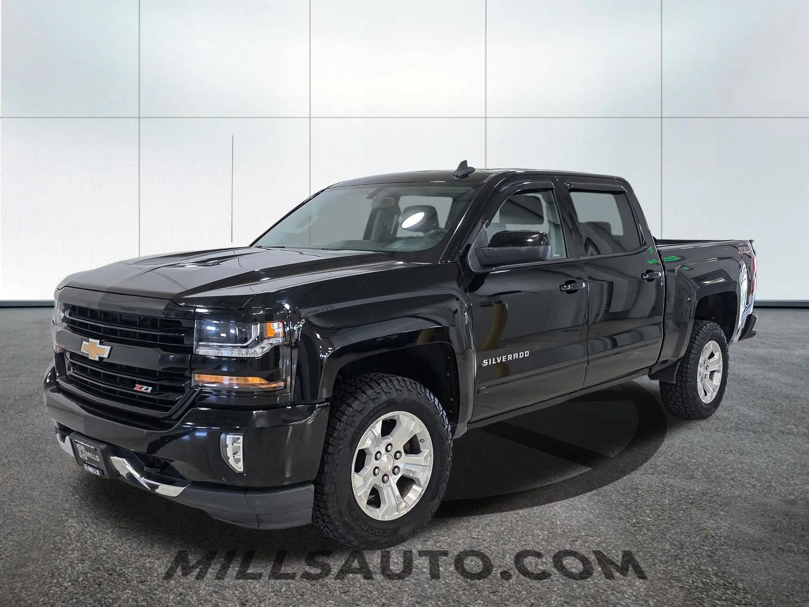 Used 2017 Chevrolet Silverado 1500 LT with VIN 3GCUKRECXHG330920 for sale in Brainerd, Minnesota