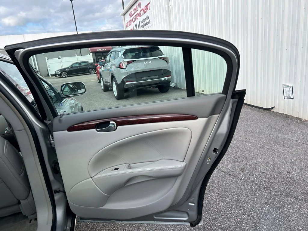 Used 2007 Silver Buick CXL image 20