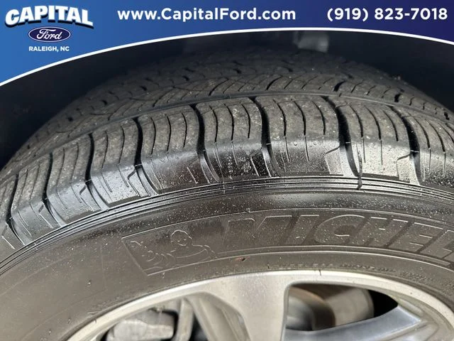Used 2023 White Ford SEL image 13