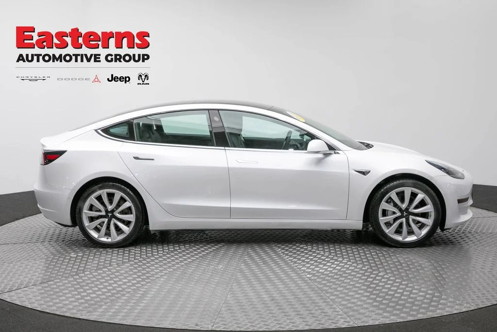 Used 2019 White Tesla Standard Range Plus image 4