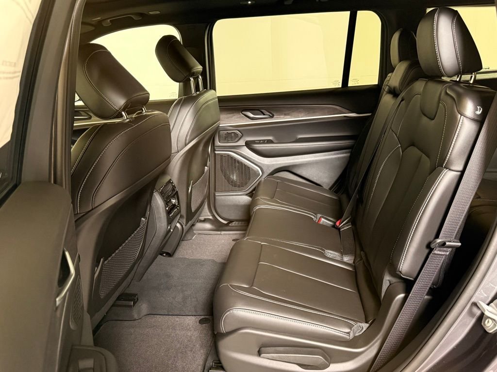 New 2025 Baltic Gray Metallic Clear-Coat Exterior Paint Jeep Limited image 14