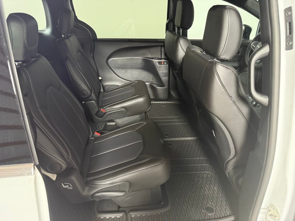 2026 Chrysler Voyager LX - Photo 15