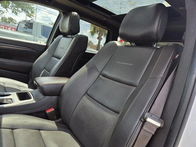 Used 2018 Ivory 3-Coat Jeep Summit image 11
