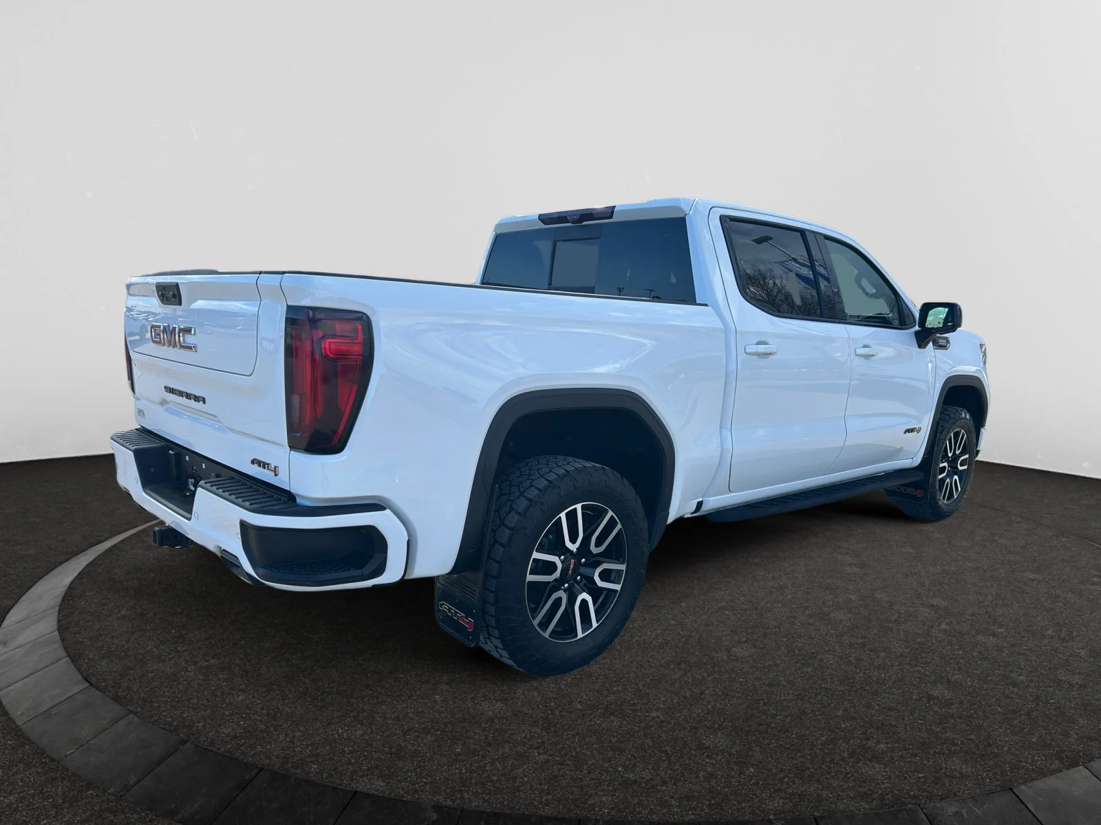 Used 2022 White GMC AT4 Crew Cab image 5