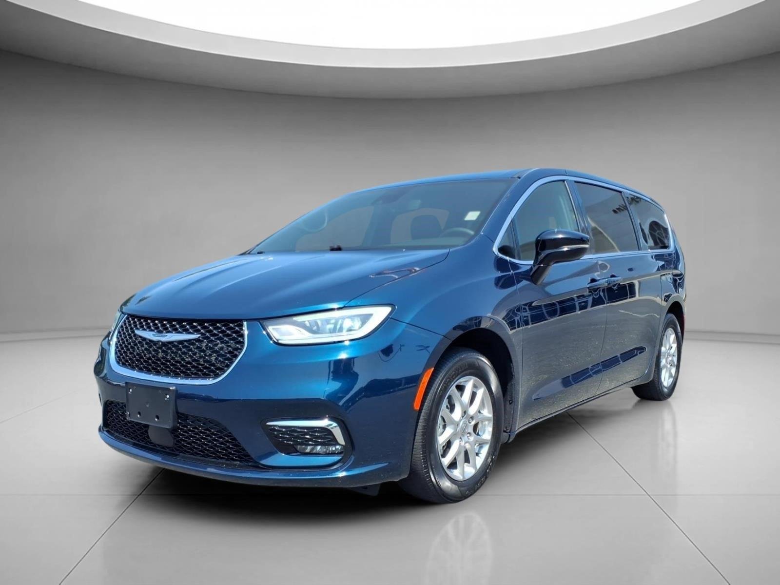 Used 2025 Fathom Blue Pearlcoat Chrysler Select image 1