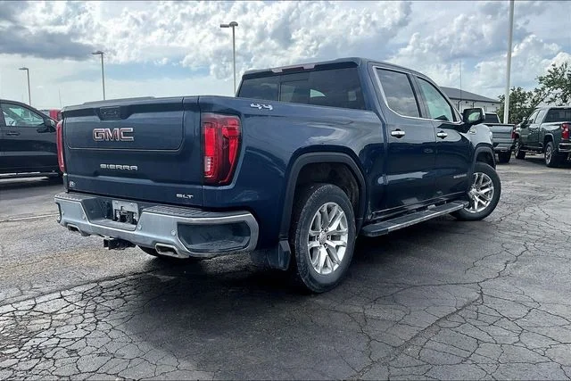 Used 2022 Blue GMC SLT image 4