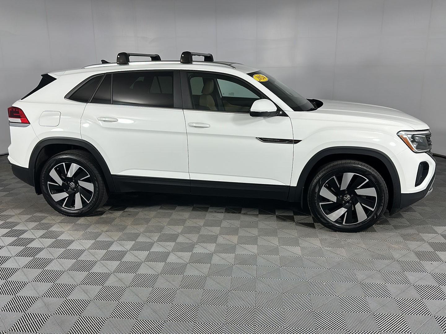 Used 2024 Silver Mist Metallic Volkswagen 2.0T SE w/Technology image 4