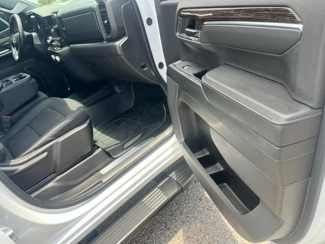 Used 2024 Summit White GMC Elevation image 21