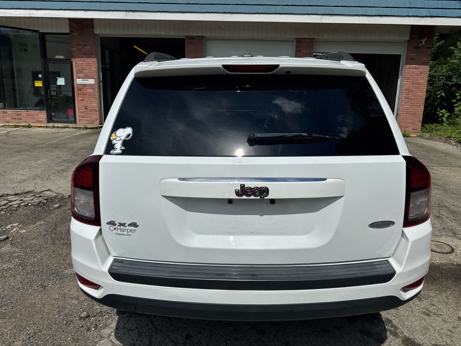 Used 2017 Bright White Clearcoat Jeep Latitude image 9