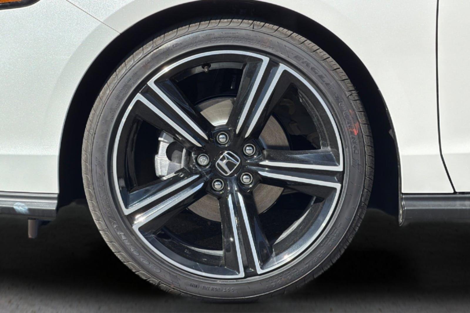 New 2026 Platinum White Pearl Honda SE image 32