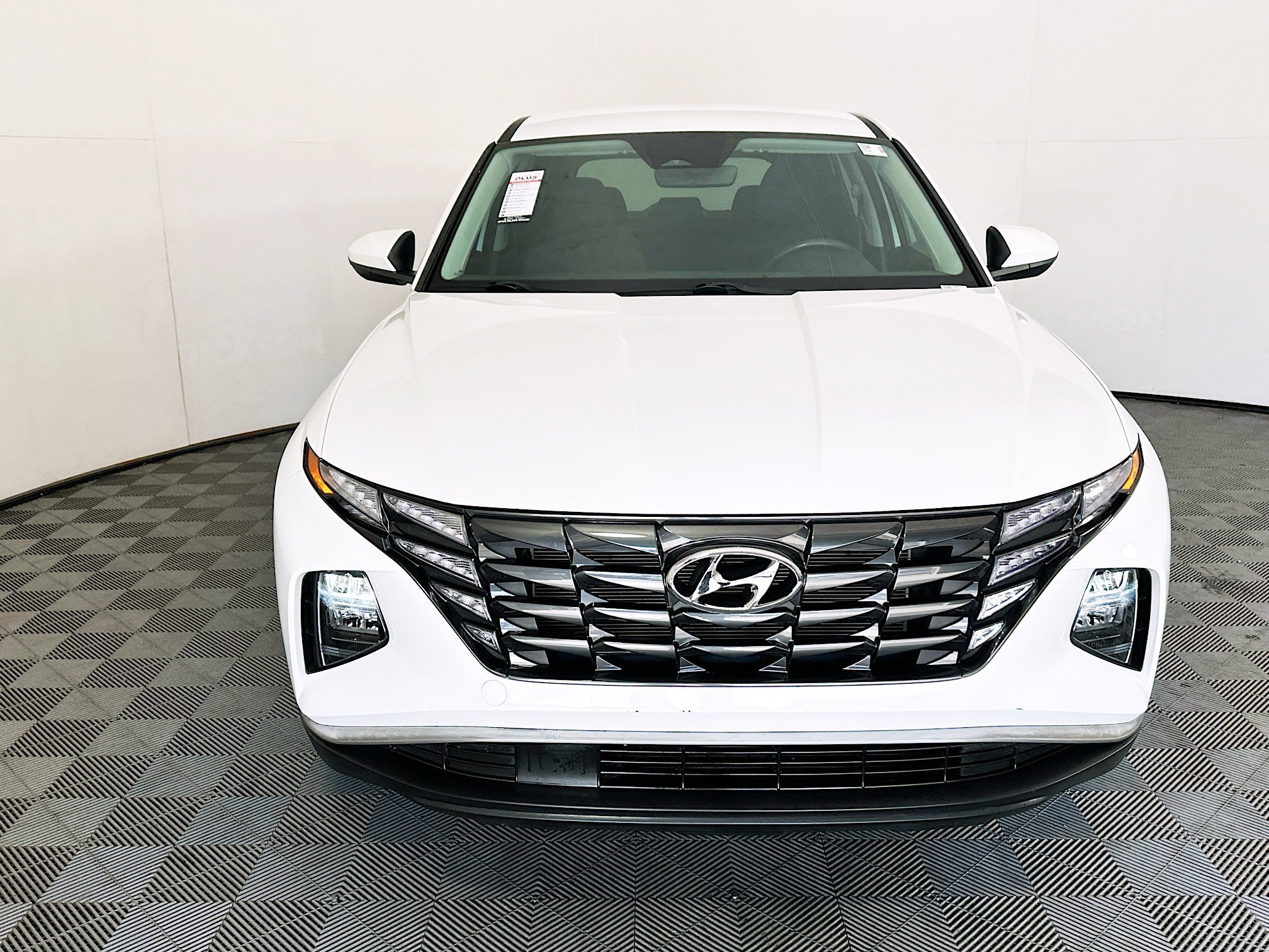 Used 2022 Quartz White Hyundai SE image 8