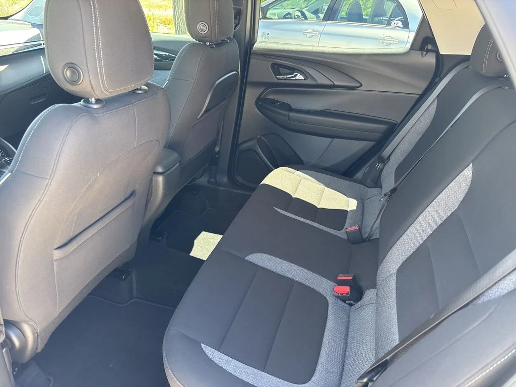 Used 2025 White Chevrolet LT image 10