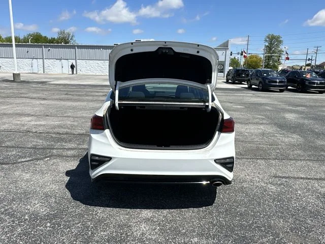 Used 2021 White Kia LXS image 21