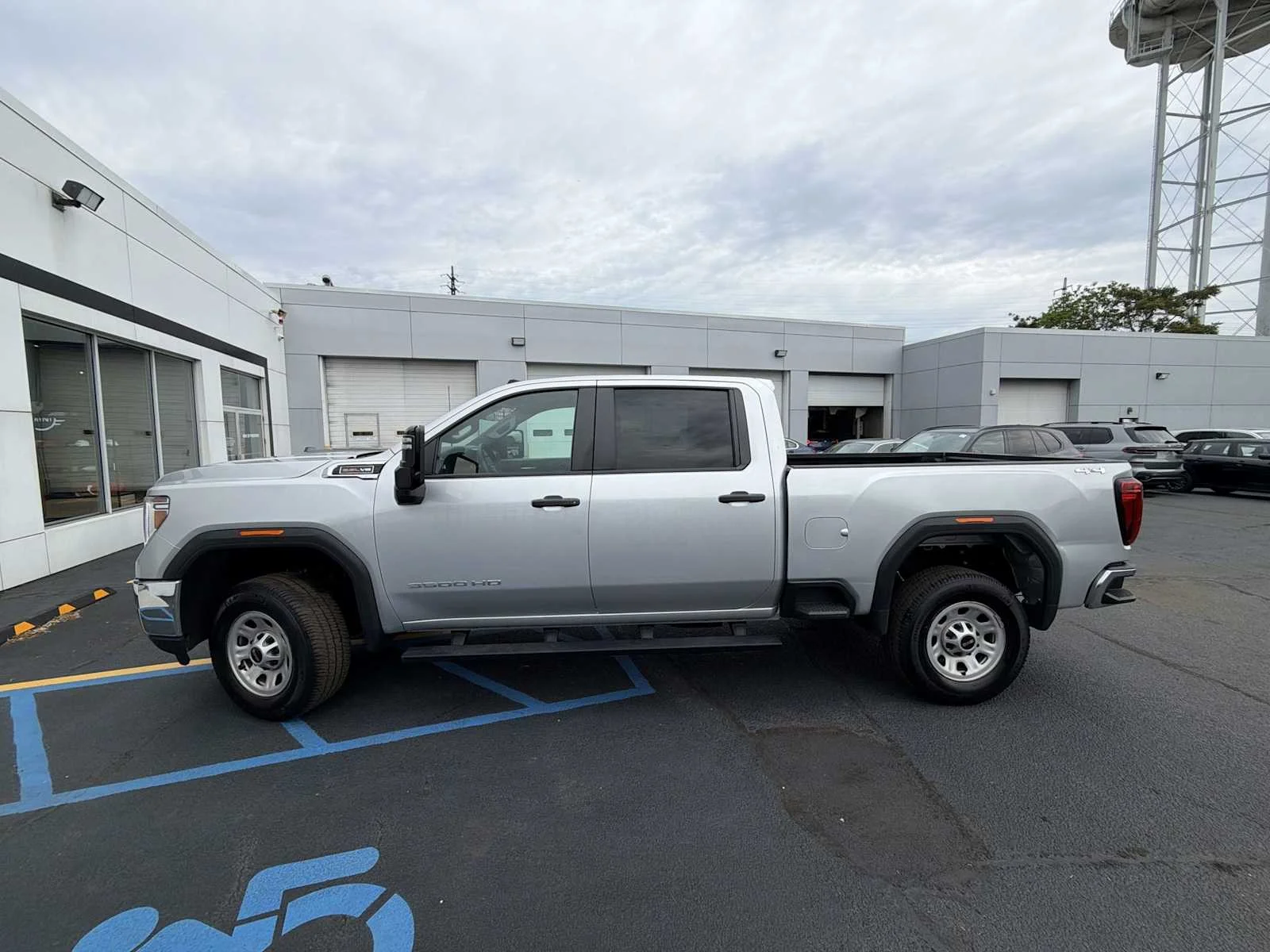Used 2023 Quicksilver Metallic GMC Pro image 4