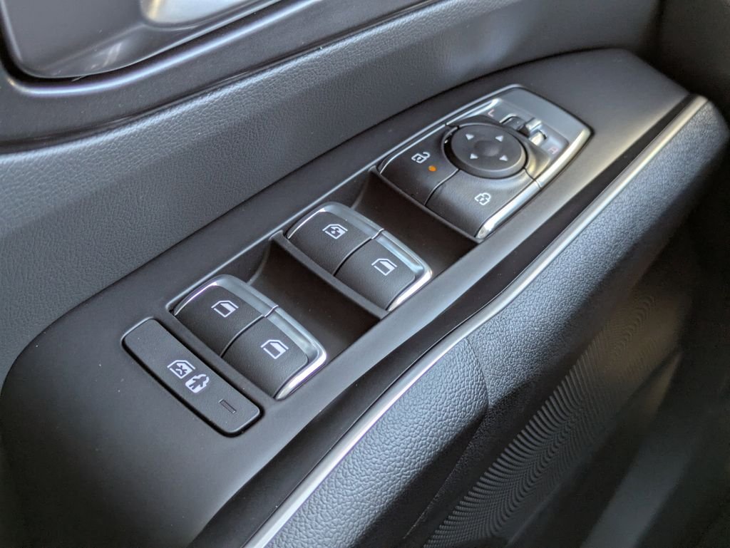 New 2026 Ivory Silver Kia LX image 23