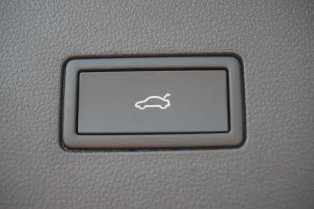 New 2026 Opal White Pearl Volkswagen 2.0T SE w/Technology image 10