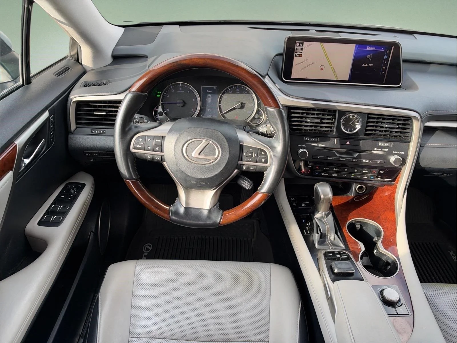 Used 2019 Silver Lining Metallic Lexus RX 350L Premium image 16