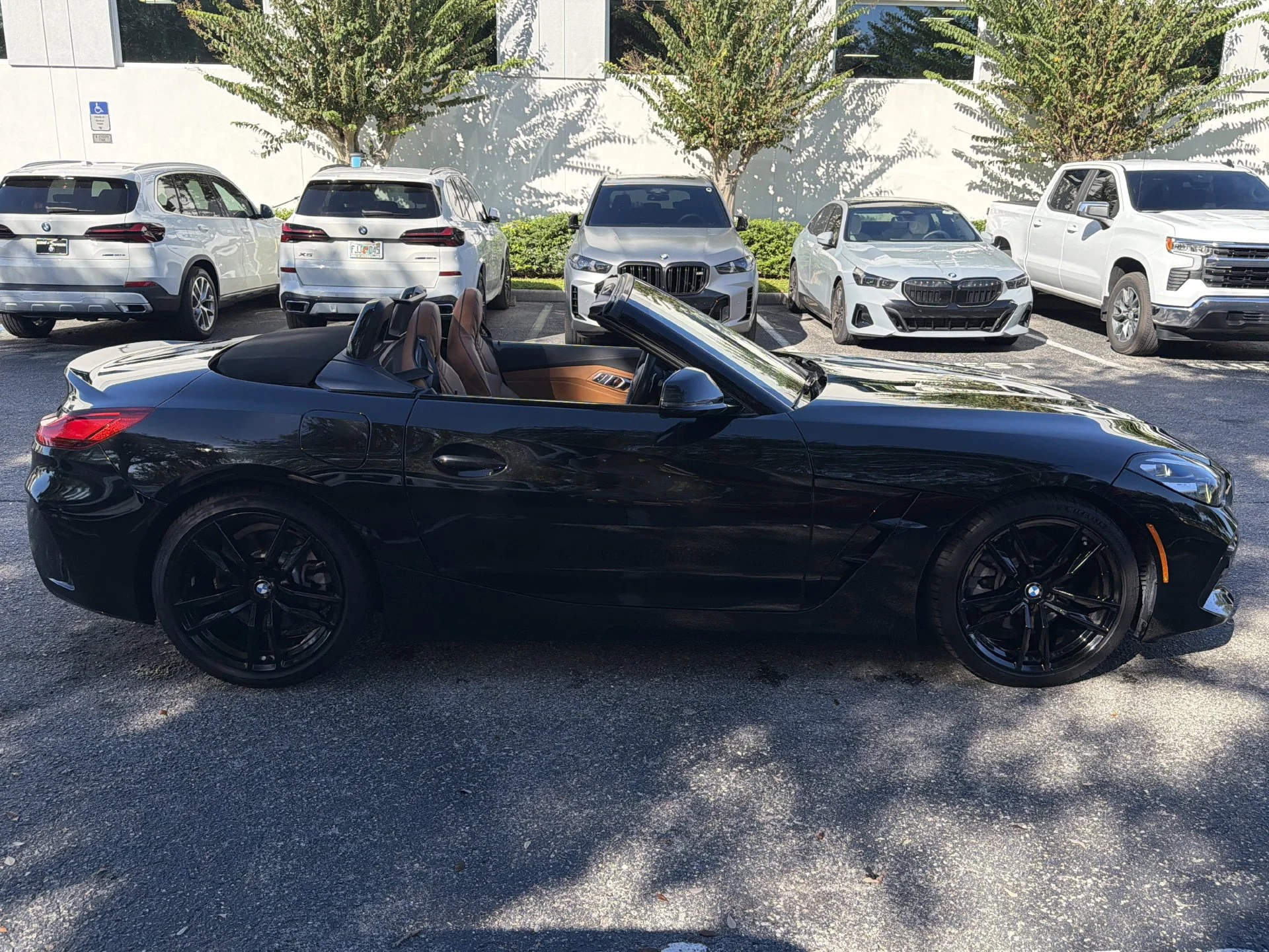 Used 2019 Black Sapphire Metallic BMW sDrive30i image 31