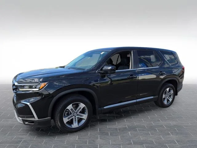 Used 2025 Black Honda EX-L image 3