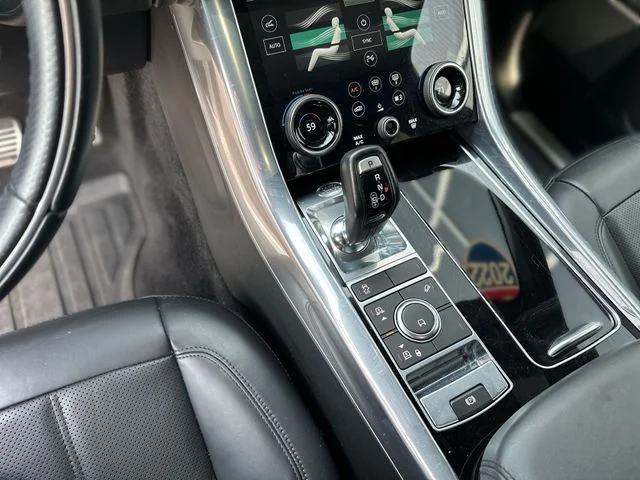 Used 2022 White Land Rover HSE Silver Edition image 21