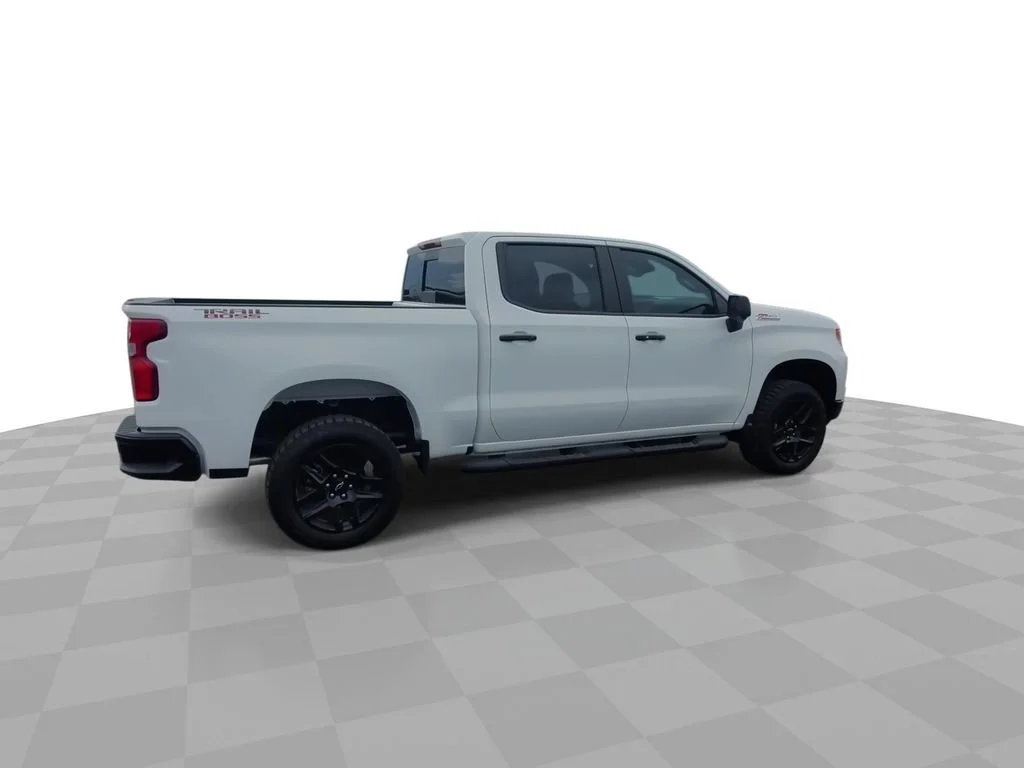 New 2026 Summit White Chevrolet LT Trail Boss image 4