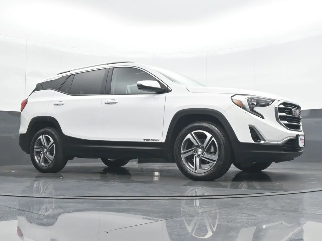 Used 2021 White GMC SLT image 32