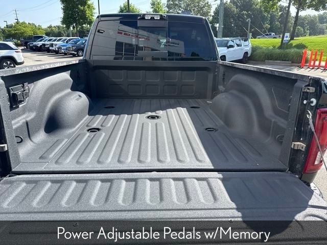 New 2025 Diamond Black Crystal Pearl-Coat Exterior Paint RAM Laramie image 21