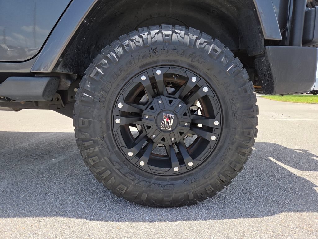 Used 2017 Granite Crystal Metallic Clearcoat Jeep Sahara image 22