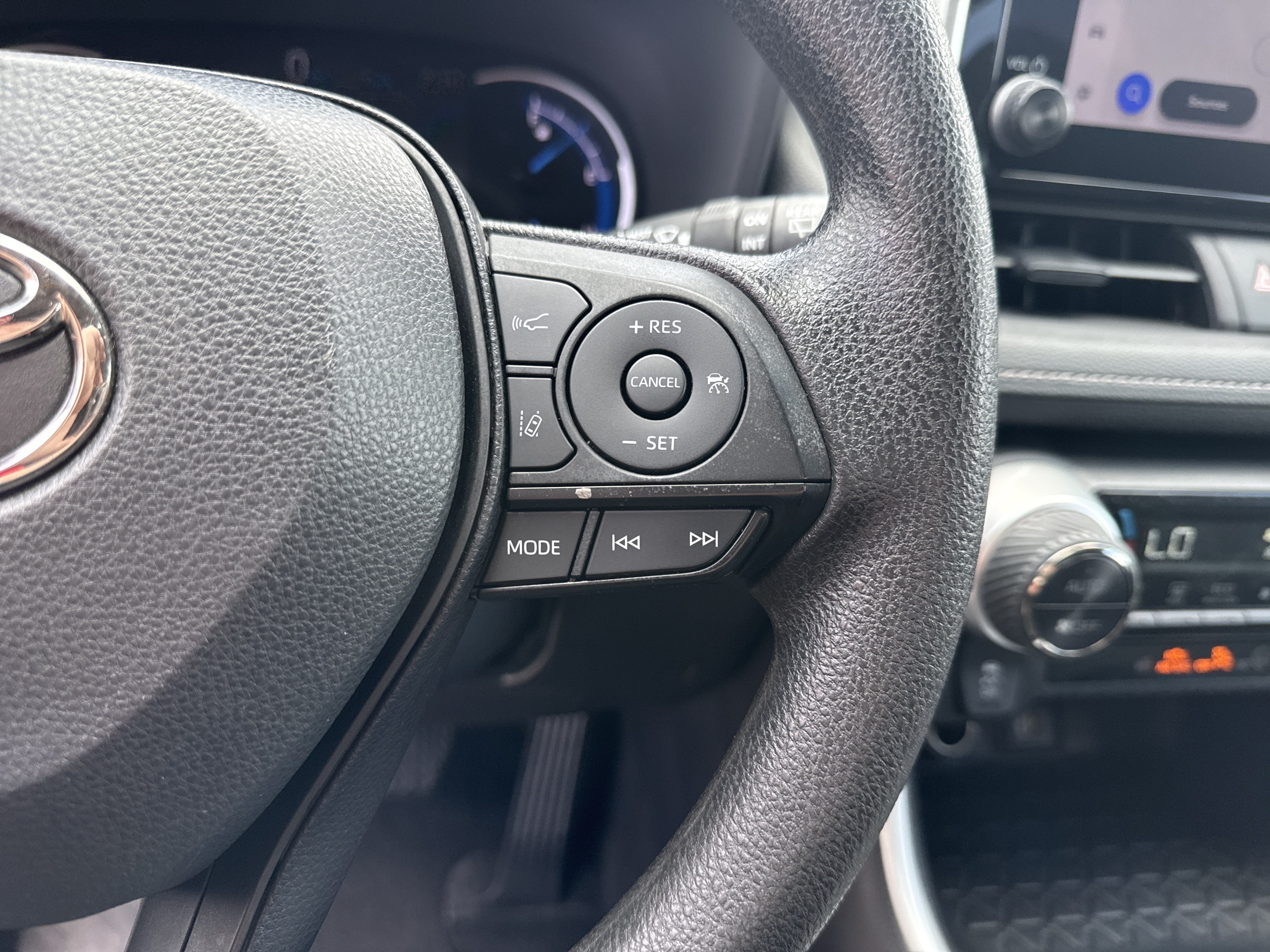 Used 2024 White Toyota Hybrid XLE image 24