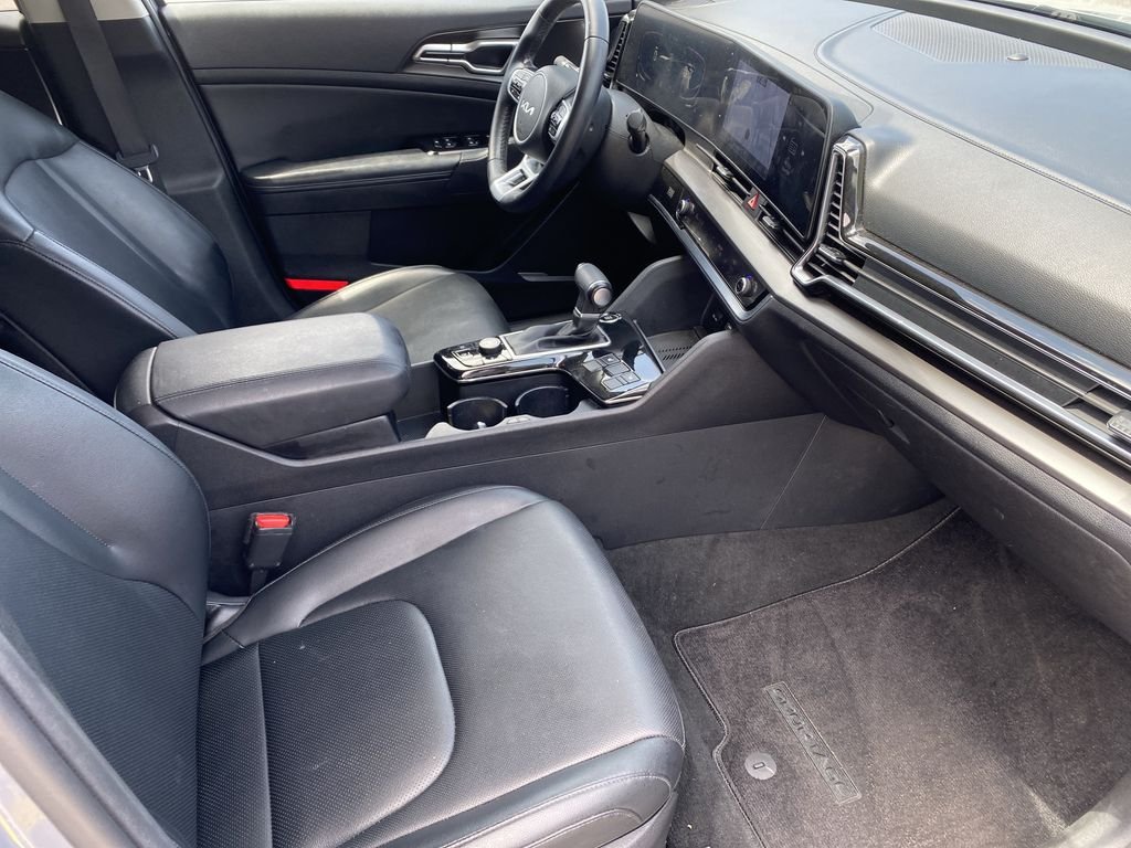 Used 2024 Everlasting Silver Kia EX image 33