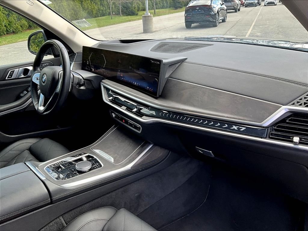 Used 2025 Black BMW xDrive40i image 14
